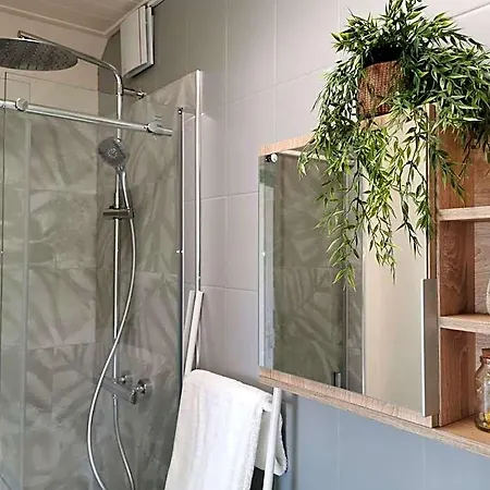 Le Aux Cerfs Bed & Breakfast 3*